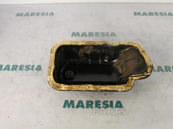 Gebrauchte Ölwanne Peugeot 206 (2A/C/H/J/S) 1.4 XR,XS,XT,Gentry Preis € 25,00 Margenregelung angeboten von Maresia Parts