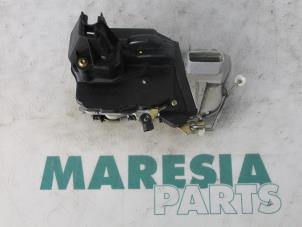 Used Door lock mechanism 4-door, front left Peugeot 307 Break (3E) 1.6 HDi 90 16V Price € 30,00 Margin scheme offered by Maresia Parts