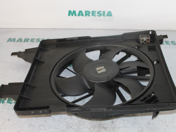 Używane Silnik wentylatora Renault Megane II Grandtour (KM) 1.5 dCi 105 Cena € 40,00 Procedura marży oferowane przez Maresia Parts