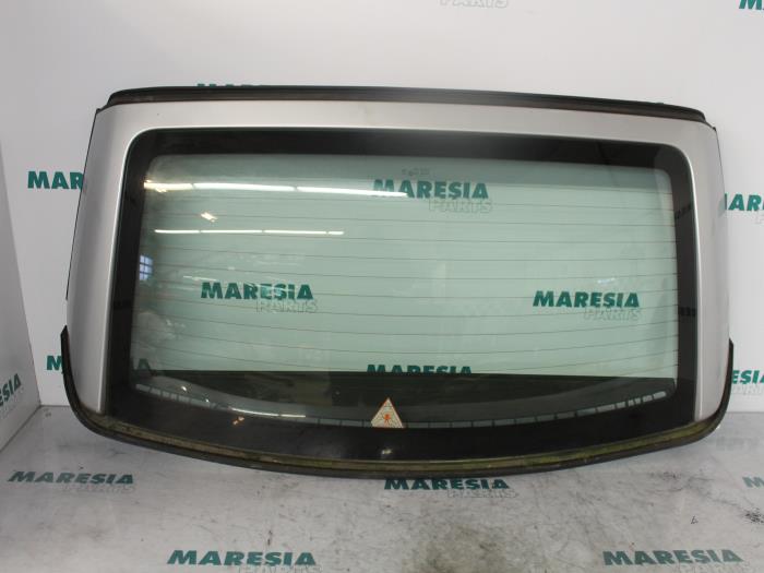 Usados Ventanilla detrás Peugeot 206 CC (2D) 1.6 16V Precio € 131,25 Norma de margen ofrecido por Maresia Parts