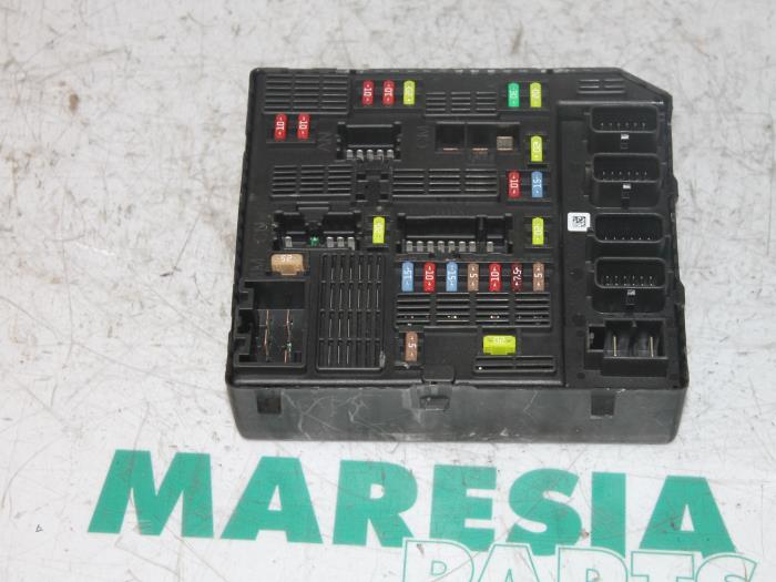 Fuse box from a Renault Grand Scénic III (JZ) 1.4 16V TCe 130 2009
