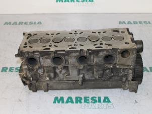 Używane Glowica cylindra Alfa Romeo 156 (932) 1.9 JTD Cena € 157,50 Procedura marży oferowane przez Maresia Parts