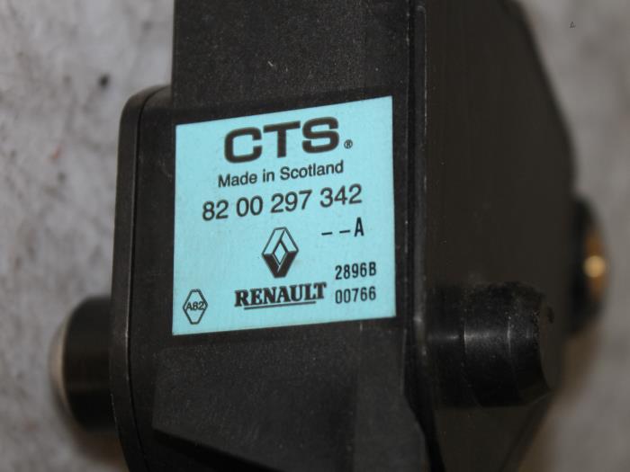 Throttle pedal position sensor from a Renault Clio III (BR/CR) 1.6 16V 2007