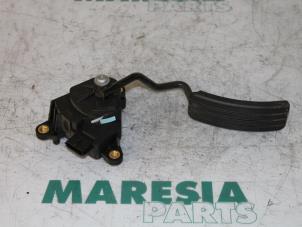 Used Throttle pedal position sensor Renault Clio III (BR/CR) 1.6 16V Price € 30,00 Margin scheme offered by Maresia Parts