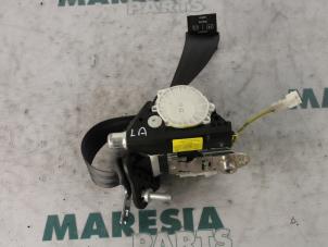 Used Rear seatbelt, left Renault Clio III (BR/CR) 1.6 16V Price € 75,00 Margin scheme offered by Maresia Parts