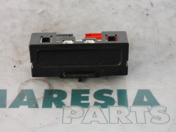 Begagnade Innerdisplay Renault Clio II (BB/CB) 1.6 16V Pris € 15,00 Marginaltabell erbjuds av Maresia Parts