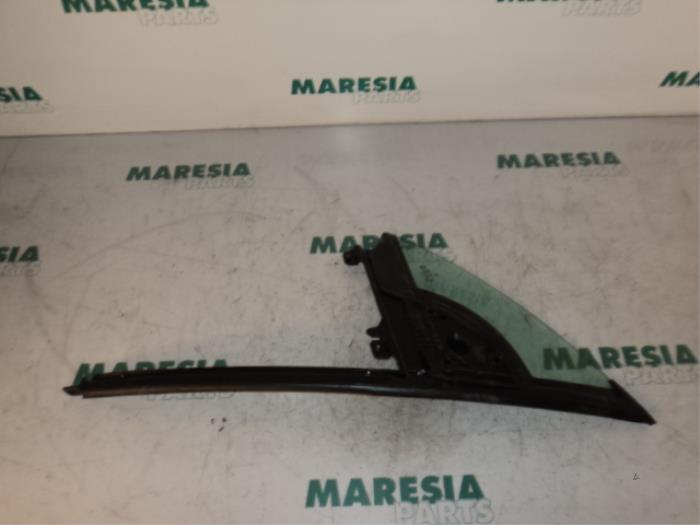 Usados Ventanilla triangular izquierda delante Citroen C3 Pluriel (HB) 1.4 HDi Precio € 40,00 Norma de margen ofrecido por Maresia Parts