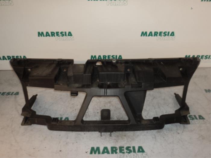 Begagnade Front Renault Grand Scénic II (JM) 1.5 dCi 100 Pris € 25,00 Marginaltabell erbjuds av Maresia Parts