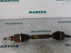 Used Front drive shaft, left Renault Grand Scénic II (JM) 1.5 dCi 100 Price € 35,00 Margin scheme offered by Maresia Parts