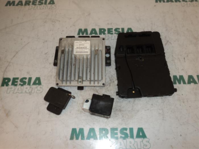 Used Engine management computer Renault Grand Scénic II (JM) 1.5 dCi 100 Price € 324,99 Margin scheme offered by Maresia Parts
