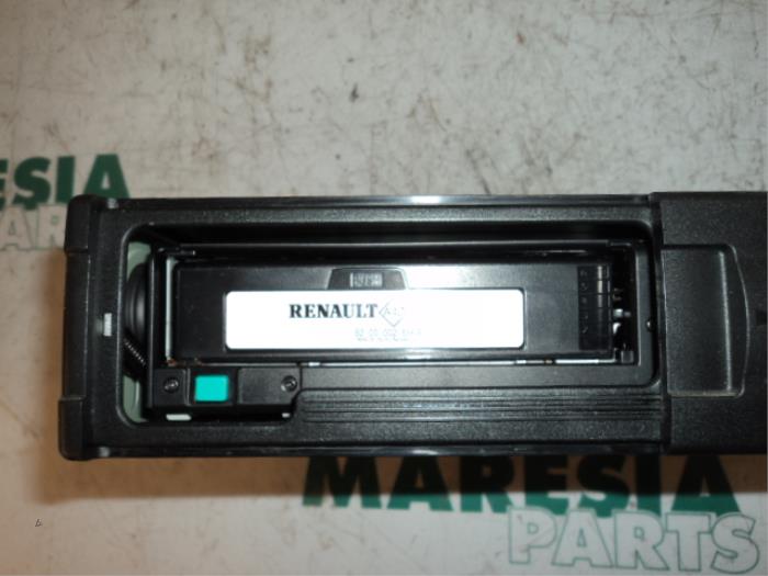 Changeur de CD d'un Renault Grand Scénic II (JM) 1.5 dCi 100 2004