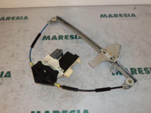 Używane Mechanizm szyby lewej przedniej wersja 4-drzwiowa Peugeot 307 Break (3E) 1.6 HDiF 110 16V Cena € 45,00 Procedura marży oferowane przez Maresia Parts