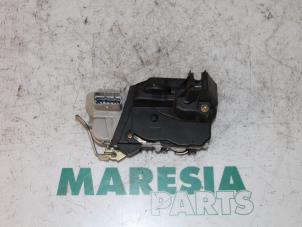 Used Front door lock mechanism 4-door, right Peugeot 307 Break (3E) 1.6 HDiF 110 16V Price € 35,00 Margin scheme offered by Maresia Parts