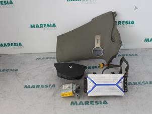 Usados Juego y módulo de airbag Renault Espace (JK) 3.0 dCi V6 24V Grand Espace Precio € 157,50 Norma de margen ofrecido por Maresia Parts