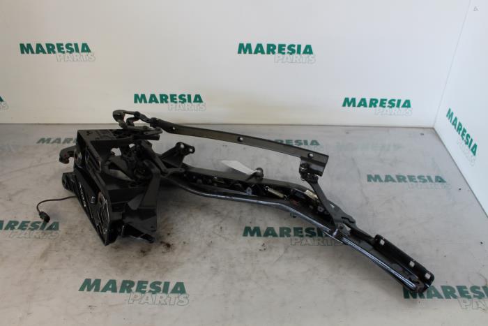 Używane Sterowanie dachu cabrio Peugeot 307 CC (3B) 2.0 16V Cena € 105,00 Procedura marży oferowane przez Maresia Parts