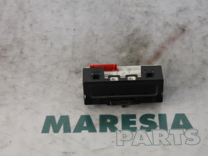 Begagnade Innerdisplay Renault Megane II CC (EM) 2.0 16V Pris € 20,00 Marginaltabell erbjuds av Maresia Parts