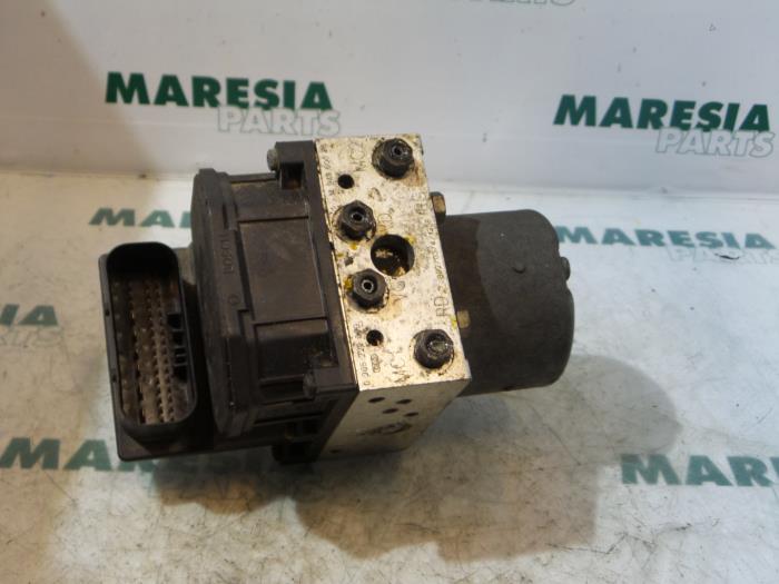 Używane Pompa ABS Fiat Ulysse (179) 2.0 JTD 16V Cena € 50,00 Procedura marży oferowane przez Maresia Parts