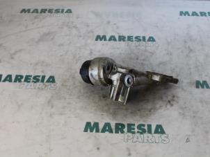 Revisado Soporte de filtro de aceite Peugeot 307 SW (3H) 1.6 16V Precio € 42,35 IVA incluido ofrecido por Maresia Parts