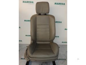 Używane Fotel prawy Renault Megane II CC (EM) 2.0 16V Cena € 157,50 Procedura marży oferowane przez Maresia Parts
