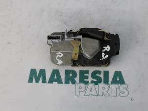 Gebrauchte Türschlossmechanik 4-türig rechts hinten Peugeot 206 (2A/C/H/J/S) 1.4 XR,XS,XT,Gentry Preis € 25,00 Margenregelung angeboten von Maresia Parts