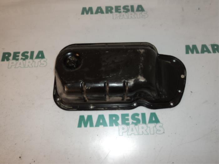 Gebrauchte Ölwanne Peugeot 206 (2A/C/H/J/S) 1.4 XR,XS,XT,Gentry Preis € 25,00 Margenregelung angeboten von Maresia Parts