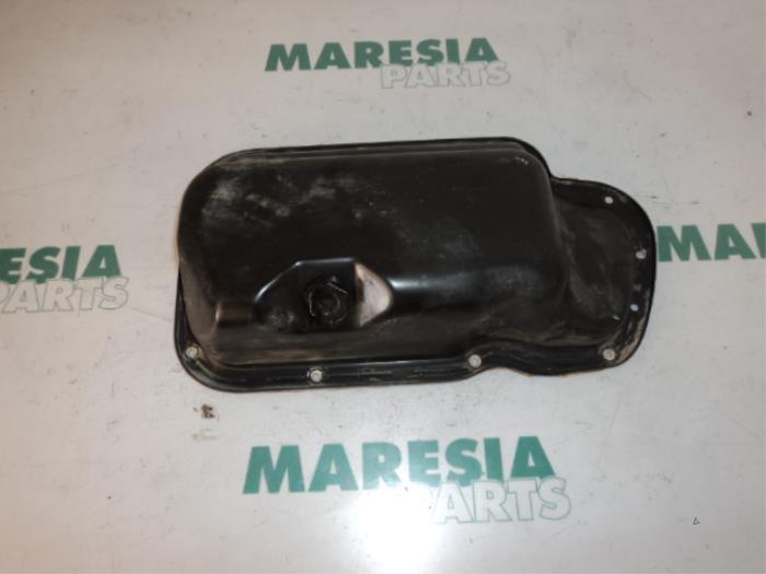 Gebrauchte Ölwanne Peugeot 206 (2A/C/H/J/S) 1.4 XR,XS,XT,Gentry Preis € 25,00 Margenregelung angeboten von Maresia Parts