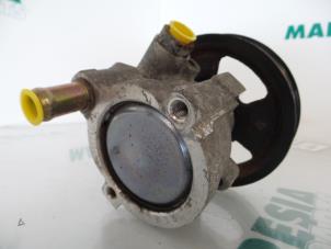 Used Power steering pump Renault Espace (JK) 3.0 dCi V6 24V Grand Espace Price € 85,00 Margin scheme offered by Maresia Parts