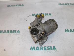 Używane Uchwyt filtra oleju Renault Espace (JK) 3.0 dCi V6 24V Grand Espace Cena € 60,00 Procedura marży oferowane przez Maresia Parts