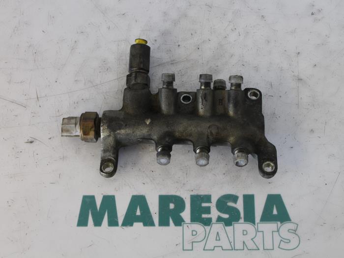 Usagé Système d'injection Renault Espace (JK) 3.0 dCi V6 24V Grand Espace Prix € 65,00 Règlement à la marge proposé par Maresia Parts