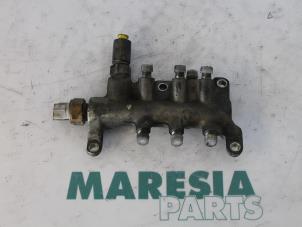 Used Fuel injector nozzle Renault Espace (JK) 3.0 dCi V6 24V Grand Espace Price € 65,00 Margin scheme offered by Maresia Parts
