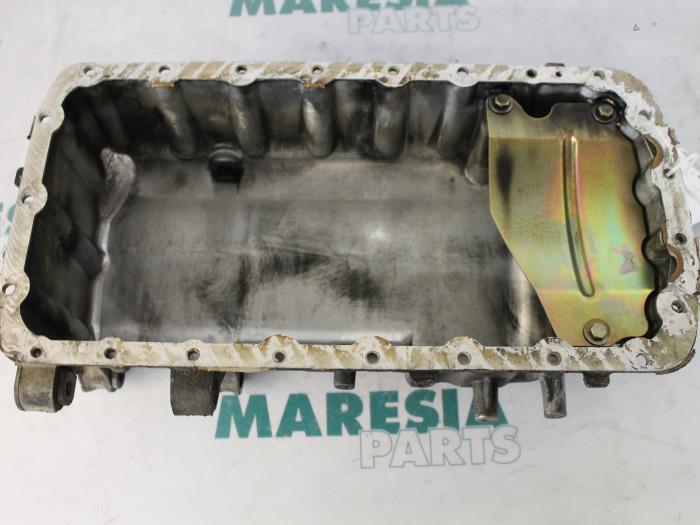 Usagé Couvercle carter Citroen C8 (EA/EB) 2.0 HDiF 16V Prix € 75,00 Règlement à la marge proposé par Maresia Parts