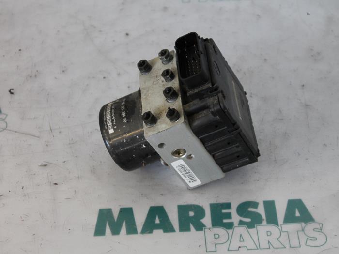 Używane Pompa ABS Peugeot 206 (2A/C/H/J/S) 1.9 D Cena € 75,00 Procedura marży oferowane przez Maresia Parts