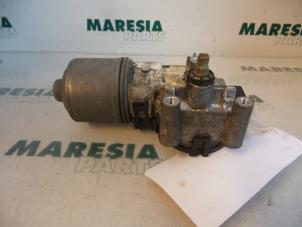 Used Front wiper motor Alfa Romeo 147 (937) 1.6 HP Twin Spark 16V Price € 35,00 Margin scheme offered by Maresia Parts