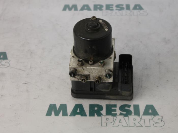 Usagé Pompe ABS Citroen C5 II Break (RE) 2.2 HDiF 16V Prix € 69,95 Règlement à la marge proposé par Maresia Parts