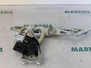 Używane Mechanizm szyby prawej przedniej wersja 2-drzwiowa Renault Megane III Coupe (DZ) 2.0 16V TCe 180 Cena € 105,00 Procedura marży oferowane przez Maresia Parts