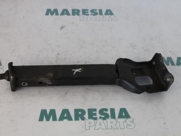 Begagnade Underram Renault Megane III Coupe (DZ) 2.0 16V TCe 180 Pris € 35,00 Marginaltabell erbjuds av Maresia Parts