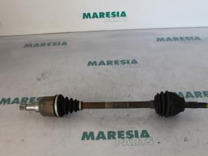 Used Front drive shaft, left Peugeot 1007 (KM) 1.6 GTI,Gentry 16V Price € 50,00 Margin scheme offered by Maresia Parts