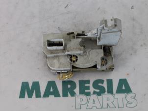 Usados Mecanismo de cerradura de puerta de 4 puertas derecha delante Peugeot 307 Break (3E) 2.0 HDi 90 Precio € 35,00 Norma de margen ofrecido por Maresia Parts