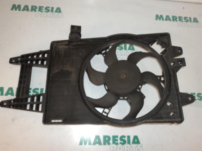Używane Silnik wentylatora Fiat Punto II (188) 1.2 60 S Cena € 39,95 Procedura marży oferowane przez Maresia Parts