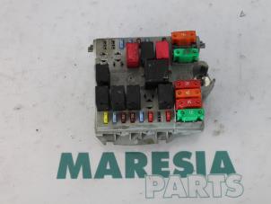 Usados Caja de fusibles Alfa Romeo GT (937) 2.0 JTS 16V Precio € 50,00 Norma de margen ofrecido por Maresia Parts