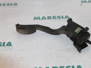 Używane Czujnik polozenia pedalu gazu Alfa Romeo GT (937) 2.0 JTS 16V Cena € 40,00 Procedura marży oferowane przez Maresia Parts