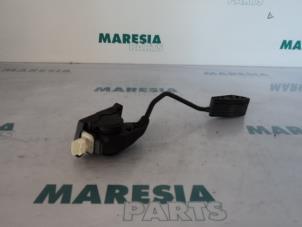 Używane Czujnik polozenia pedalu gazu Peugeot 407 (6D) 1.8 16V Cena € 40,00 Procedura marży oferowane przez Maresia Parts