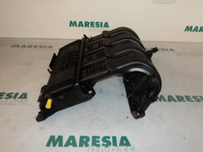 Begagnade Insugsrör Renault Clio II (BB/CB) 1.2 16V Pris € 75,00 Marginaltabell erbjuds av Maresia Parts