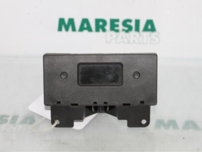 Begagnade Innerdisplay Peugeot 206 (2A/C/H/J/S) 1.6 XS,XT Pris € 25,00 Marginaltabell erbjuds av Maresia Parts