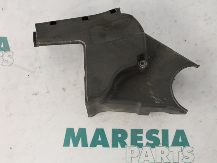 Usagé Couvercle de distribution Fiat Punto II (188) 1.4 16V Prix € 20,00 Règlement à la marge proposé par Maresia Parts