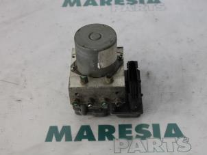 Used ABS pump Renault Megane II CC (EM) 2.0 16V Price € 75,00 Margin scheme offered by Maresia Parts