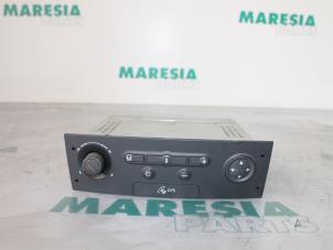 Usagé Système navigation Renault Megane II CC (EM) 2.0 16V Prix € 157,50 Règlement à la marge proposé par Maresia Parts