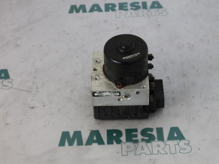 Begagnade ABS-pump Peugeot 206 (2A/C/H/J/S) 2.0 GTI 16V Pris € 75,00 Marginaltabell erbjuds av Maresia Parts