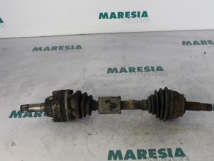 Usagé Arbre de transmission avant gauche Alfa Romeo 147 (937) 1.6 HP Twin Spark 16V Prix € 50,00 Règlement à la marge proposé par Maresia Parts