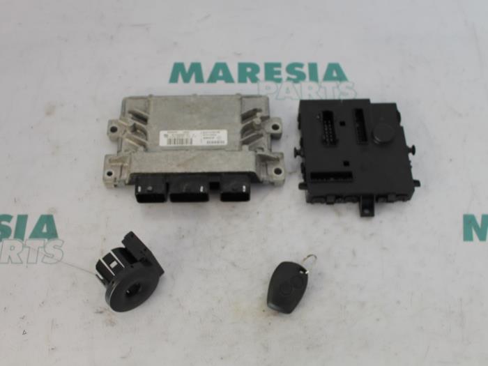 Used Engine management computer Renault Twingo II (CN) 1.2 16V Price € 199,99 Margin scheme offered by Maresia Parts
